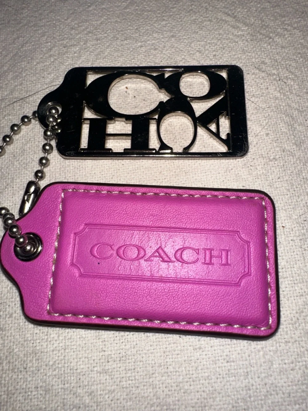 Coach Large 3" Leather Hangtag Pink fuchsia with logo cut out tag - Picture 3 of 5